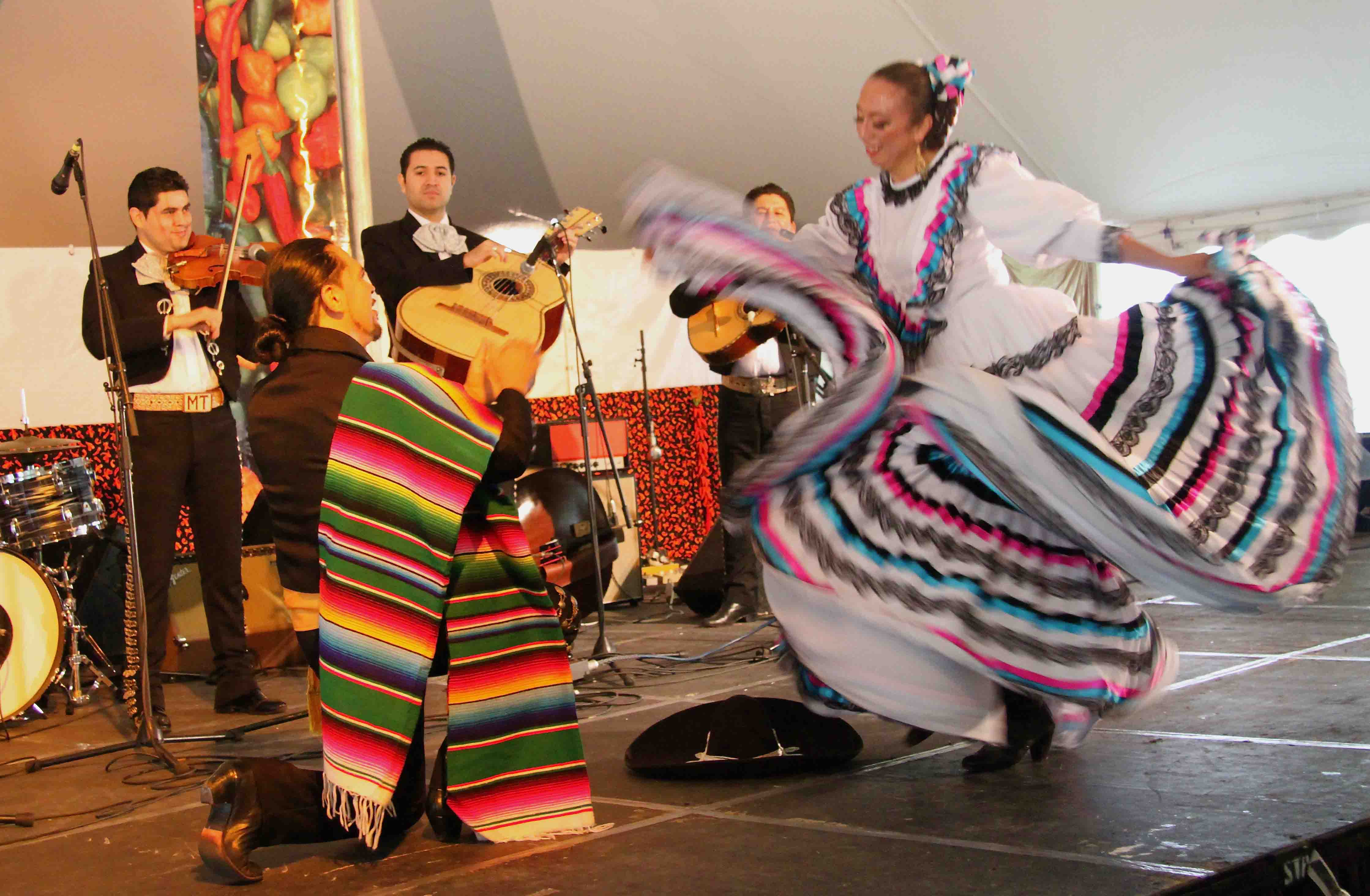 https://sallanscorner.files.wordpress.com/2011/10/mexican-hat-dance.jpg